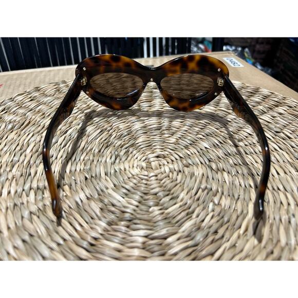 Loewe Cat-Eye Sunglasses – Tortoise Shell Frame with Gold Trim / Brand New - Picture 4 of 7